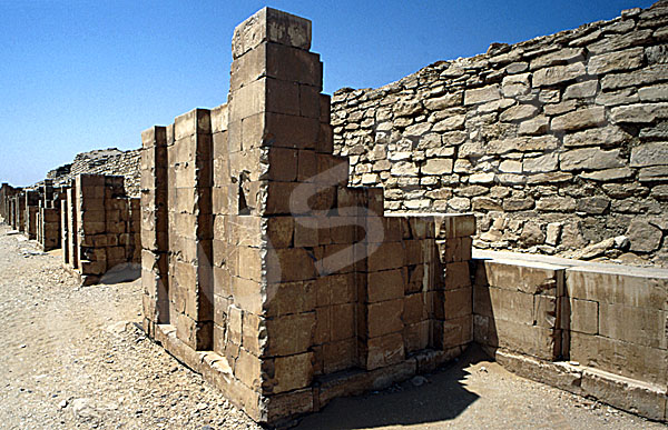 Djoser-Pyramide: Umfassungs- / Temenosmauer, Bild-Nr. Grßansicht: 200a/14