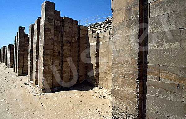 Djoser-Pyramide: Umfassungs- / Temenosmauer, Bild-Nr. Grßansicht: 200a/15