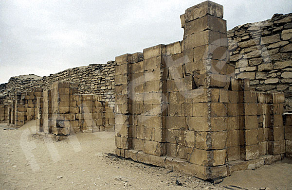 Djoser-Pyramide: Umfassungs- / Temenosmauer, Bild-Nr. Grßansicht: 200a/50