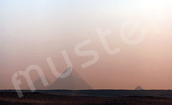 Giza-Plateau / Pyramidengebiet: Blickrichtung Südosten, Bild-Nr. Großansicht: 470a/2