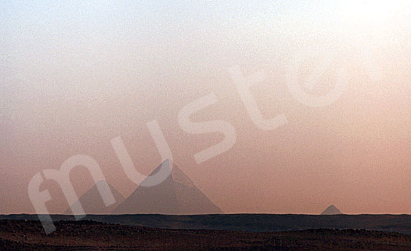 Giza-Plateau / Pyramidengebiet: Blickrichtung Südosten, Bild-Nr. Grßansicht: 470a/2