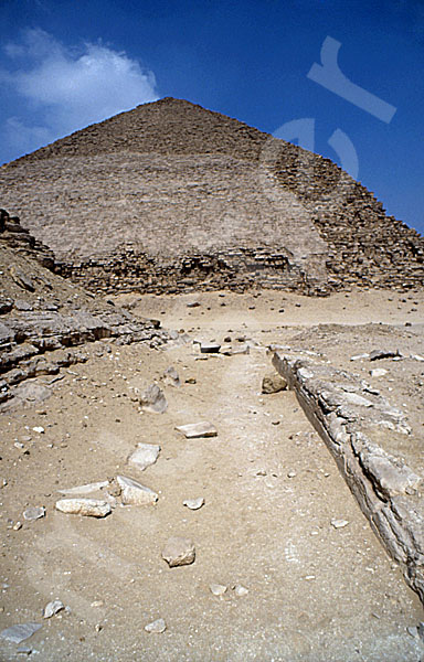 Knick-Pyramide: Opfer- / Vor-Hof, Bild-Nr. Grßansicht: 370b/46